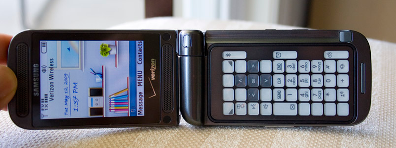 Illustration for article titled Samsung Alias 2 E-Ink Flip Phone Review